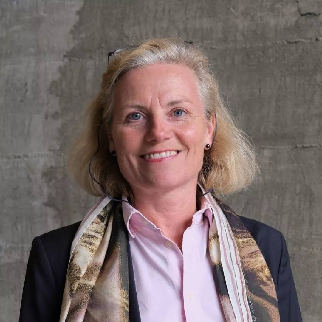 laurence1x1-69130e51e89a5